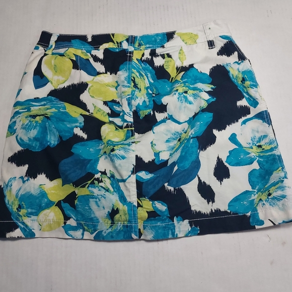 St John's Bay Floral Design Multicolor Skort Size 8 - Picture 8 of 8